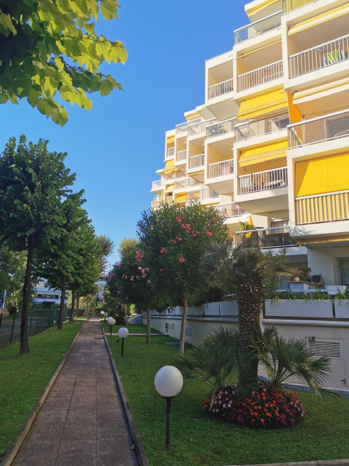 Appartement dans une résidence privée de standing au bord de mer Cagnes-sur-Mer Exterior foto